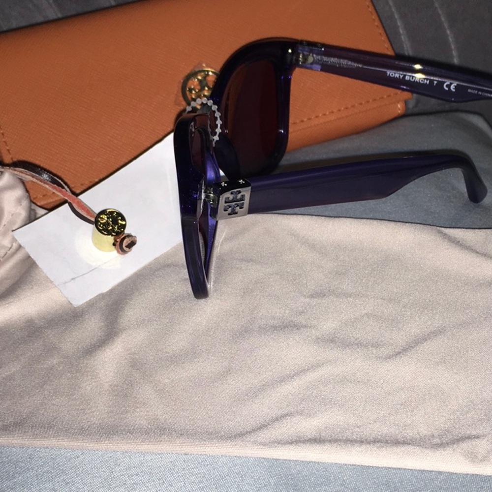 Sunglasses - Picture 3 of 4